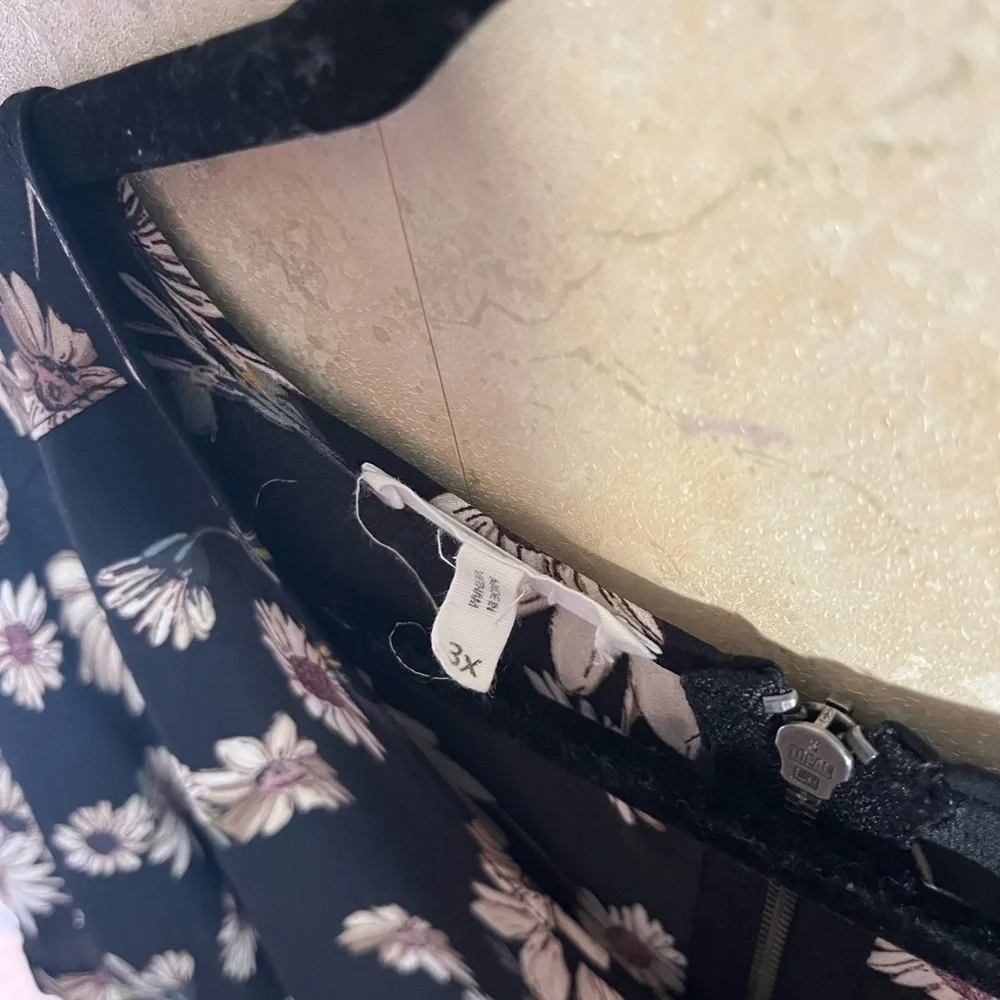 Maurice’s Floral Black Women's Blouse - Picture 2 of 4